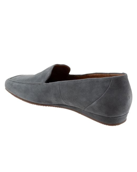 Softwalk® Gray Vista Flat