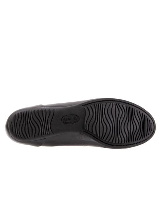 Softwalk® Black Sonoma Flat