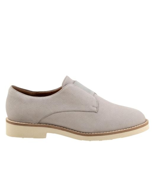 Softwalk® White Wexford Flat