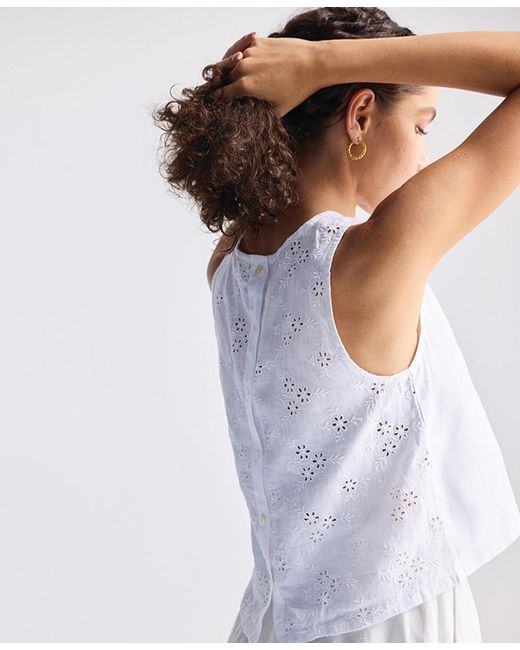REISTOR White Button Back Embroidered Crop Top