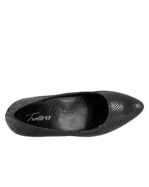 Trotters Black Kari Pump
