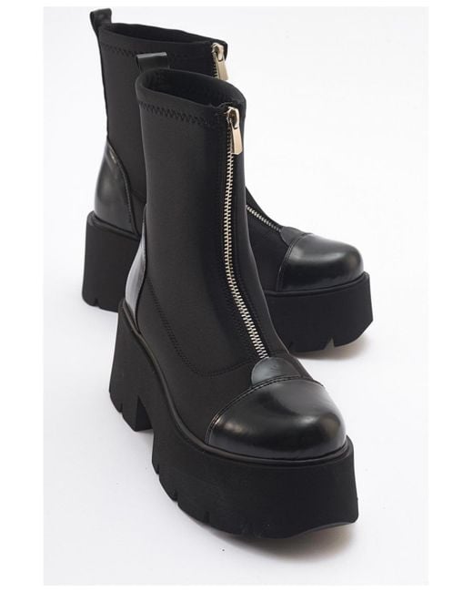 Prologue Shoes Black Bray Patent Chunky Boot ()