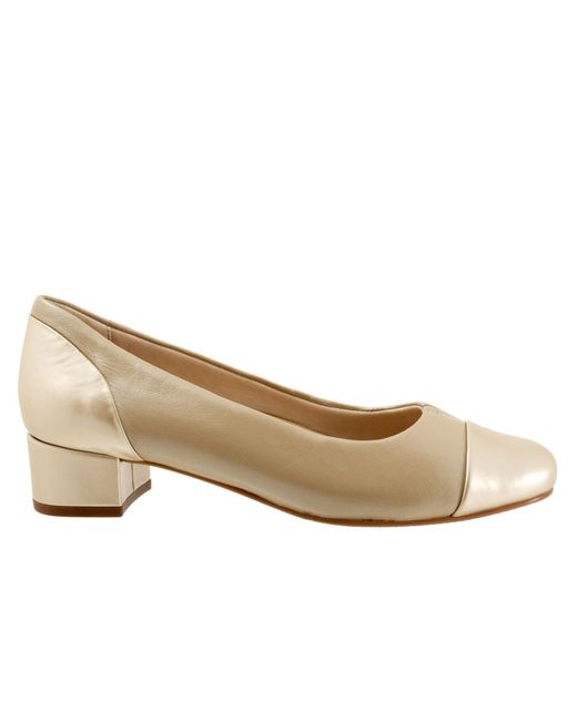Trotters White Daisy Pump