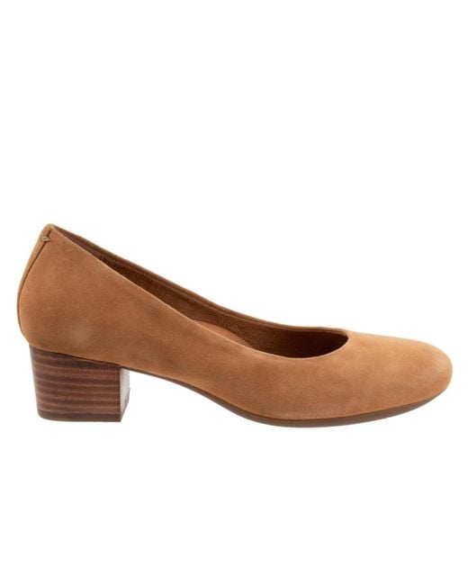 Softwalk® Brown Lynn Pumps