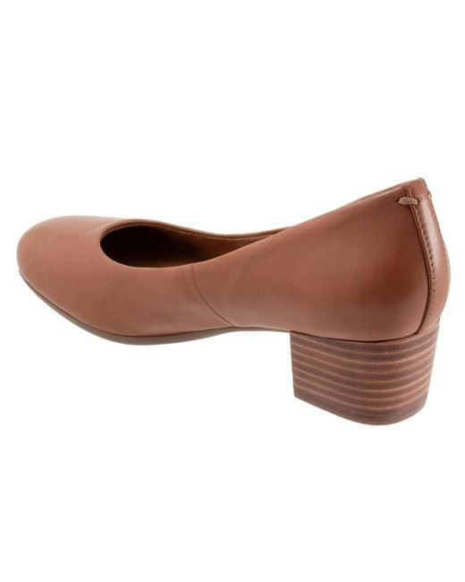 Softwalk® Brown Lynn Pumps