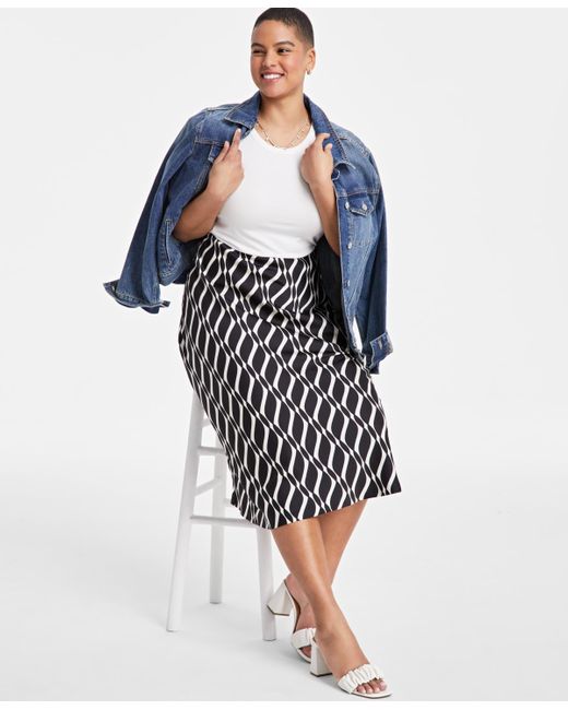 On 34th Blue Trendy Plus Size Pull-on Skirt