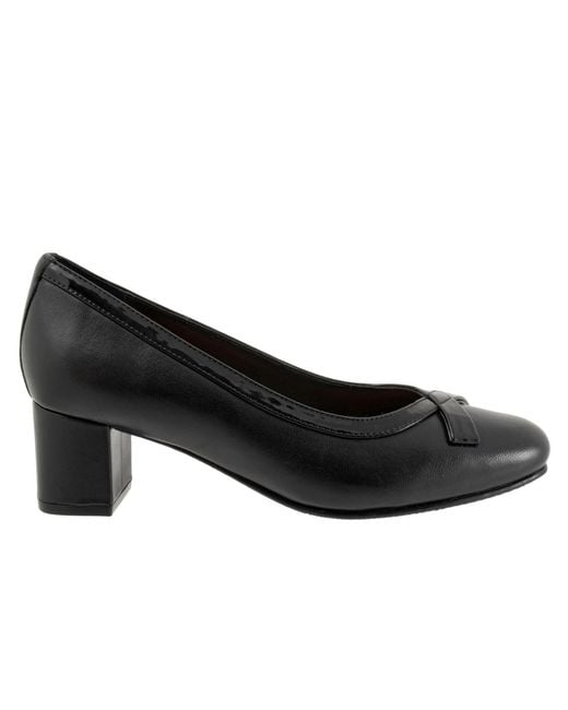 Trotters Black Devin Pump