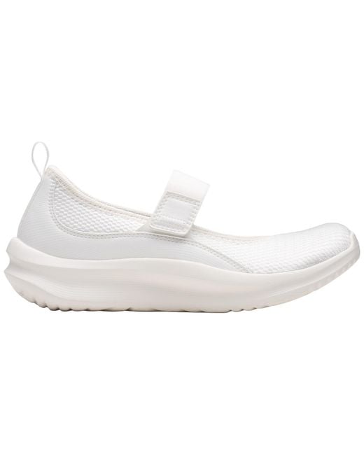 Clarks White Cloudsteppers Solevana Jane Round Toe Flats