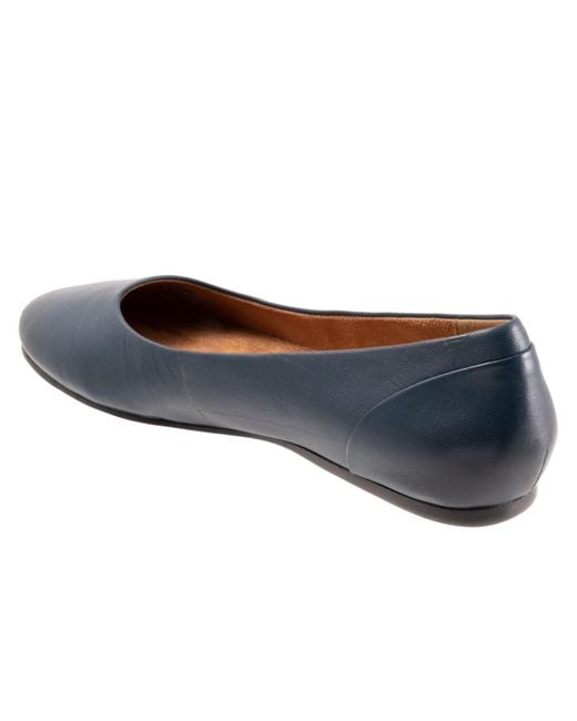 Softwalk® Black Shiraz Flat