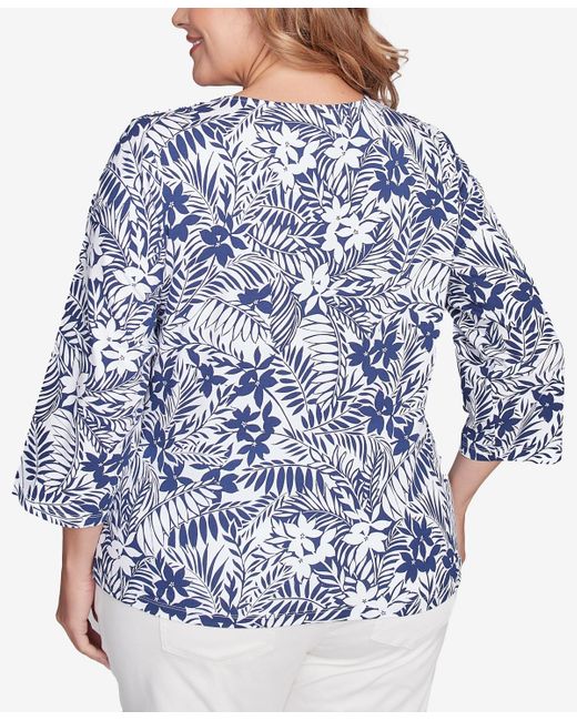 hearts of palm Blue Plus Size Printed Essentials V-neck Top