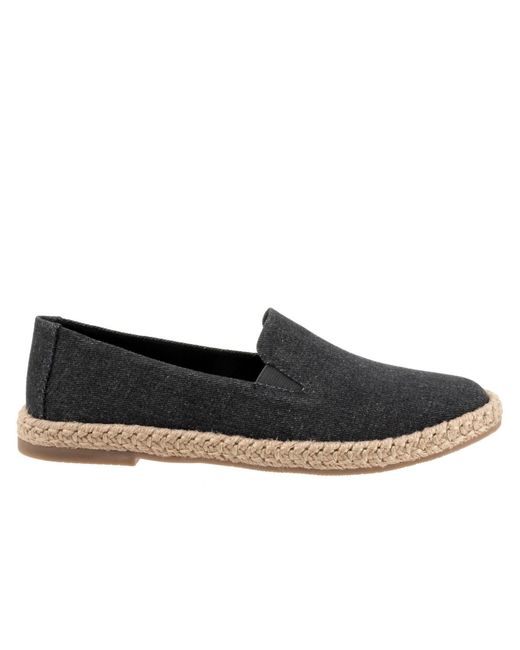 Trotters Black Poppy Flat