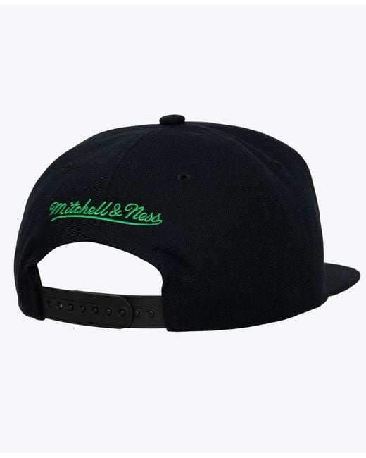 Mitchell & Ness Green Boston Celtics Old School Snapback Structured-fit Cap for men