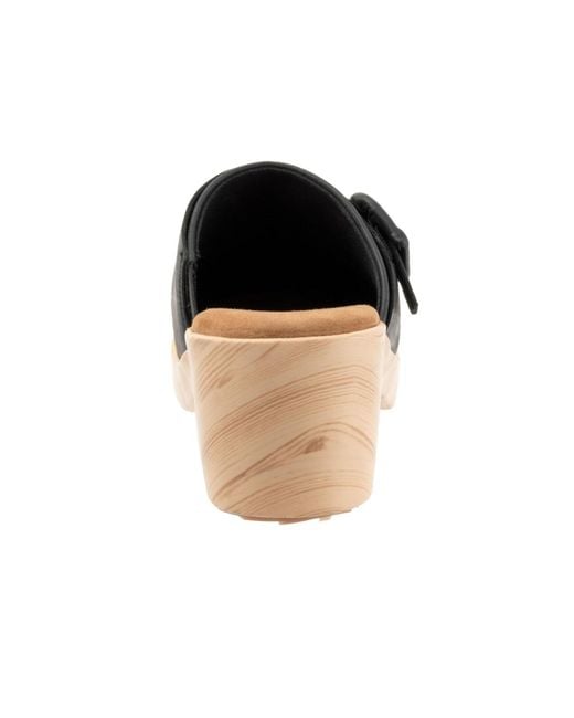 Softwalk® Black Ferrara Clog