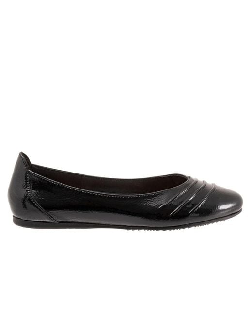 Softwalk® Black Safi Flat