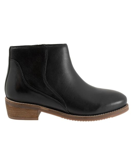 Softwalk® Black Racine Boot