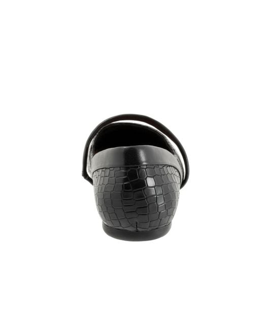 Softwalk® Black Samara Flat