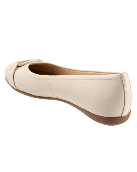 Trotters White Sizzle Signature Flat