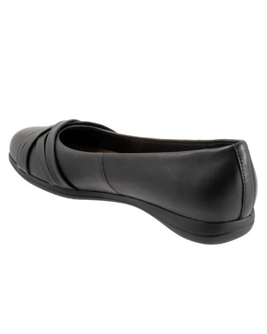 Trotters Black Daphne Flat