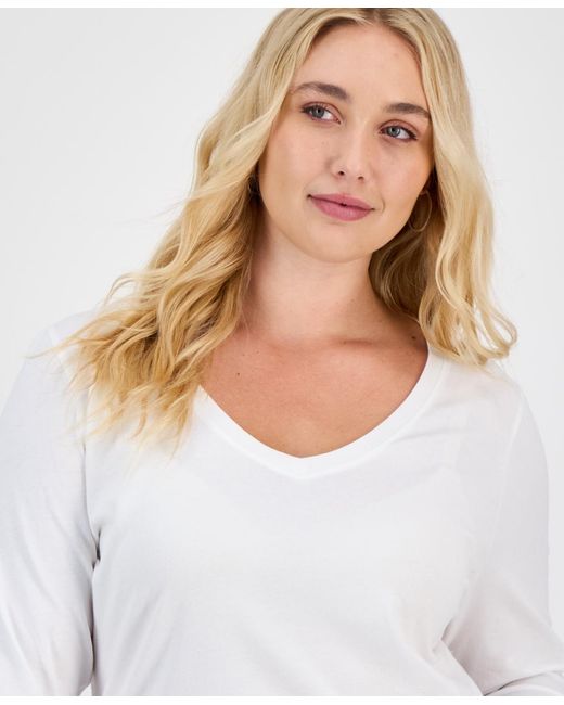 Aveto White Plus Size V-neck Top
