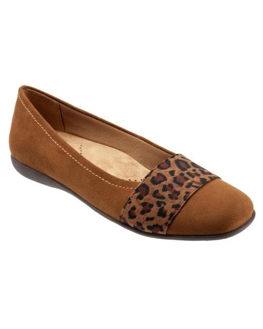 Trotters Brown Samantha Flat