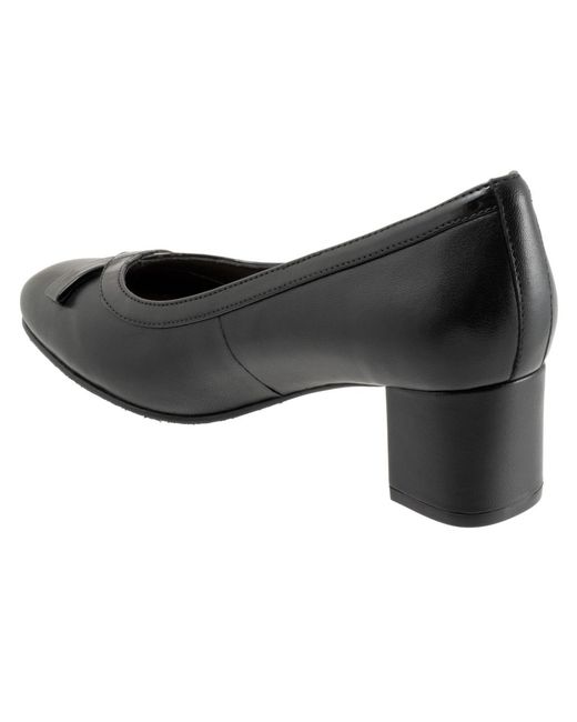 Trotters Black Devin Pump