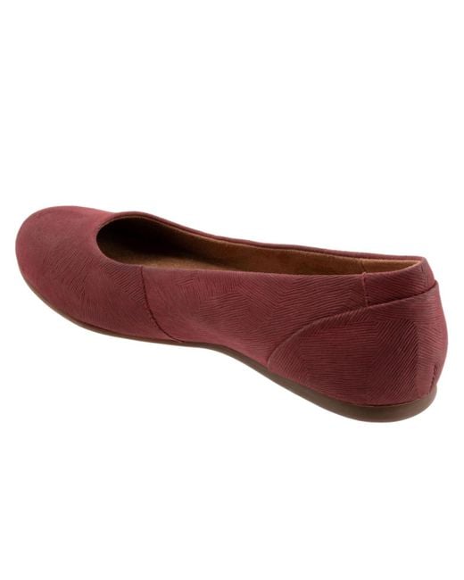 Softwalk® Red Sonoma Flat