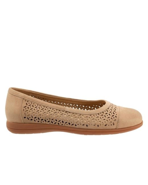 Trotters Brown Delmara Flat