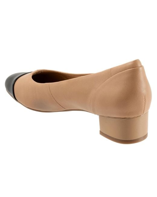 Trotters Brown Daisy Pump