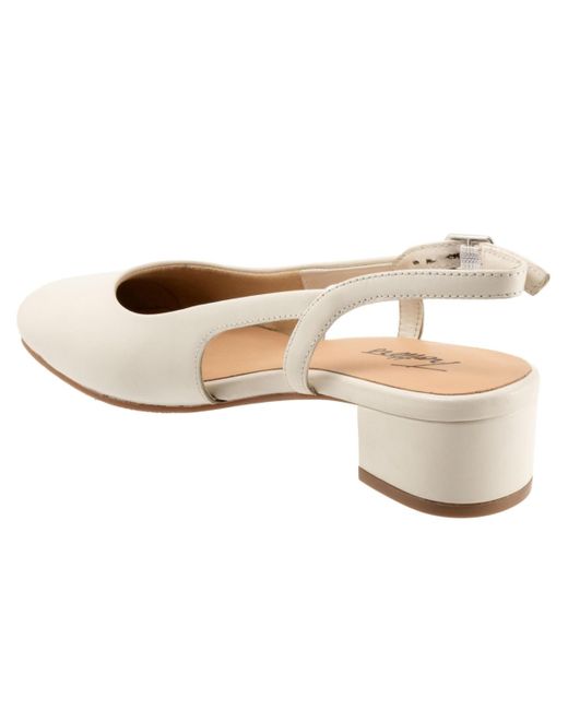 Trotters White Dottie Pump
