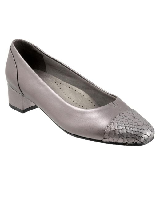 Trotters Gray Daisy Pumps
