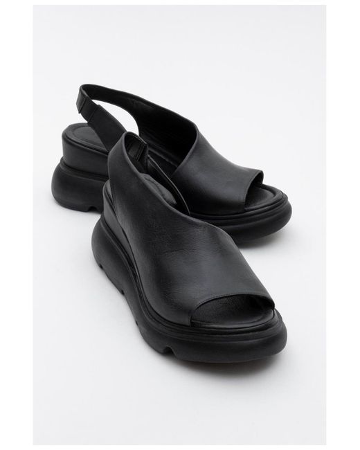 Forever & Always Shoes Black Agusto Leather Platform Sandal ()