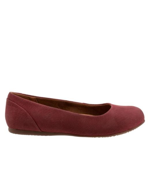 Softwalk® Red Sonoma Flat