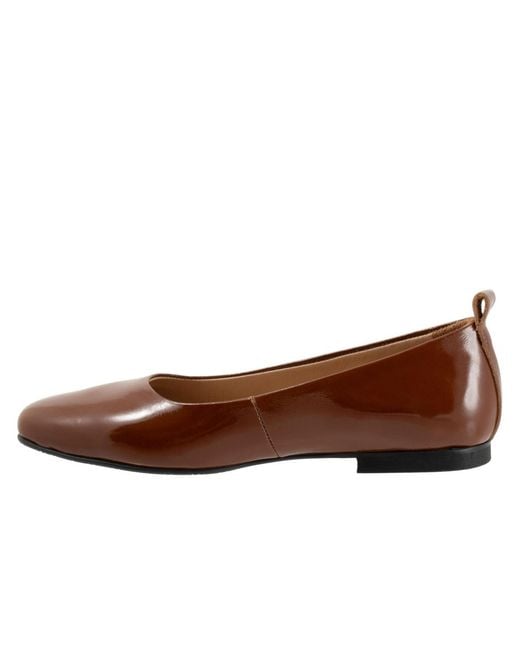 BUENO Brown Elizabeth Flat