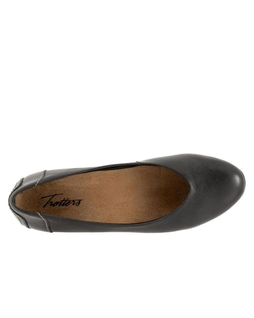Trotters Black Iris Flat