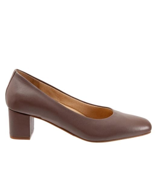 Trotters Brown Daria Pumps