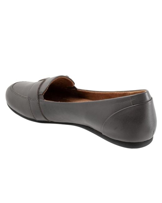 Softwalk® Gray Serra Flat