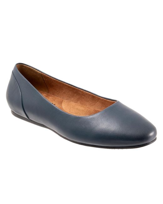 Softwalk® Black Shiraz Flat