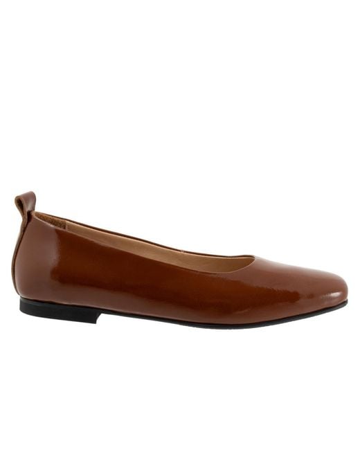 BUENO Brown Elizabeth Flat