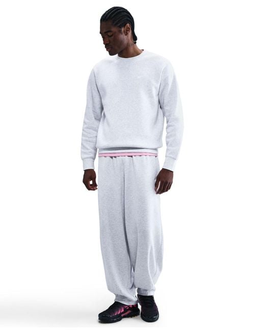 Nike Men's White Pullover Fleece Crewneck Logo Sweatshirt