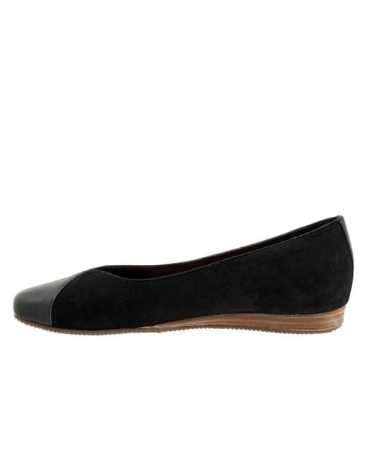 Softwalk® Black Vina Flat