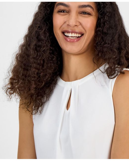 Kasper White Box-pleat Keyhole Solid Top