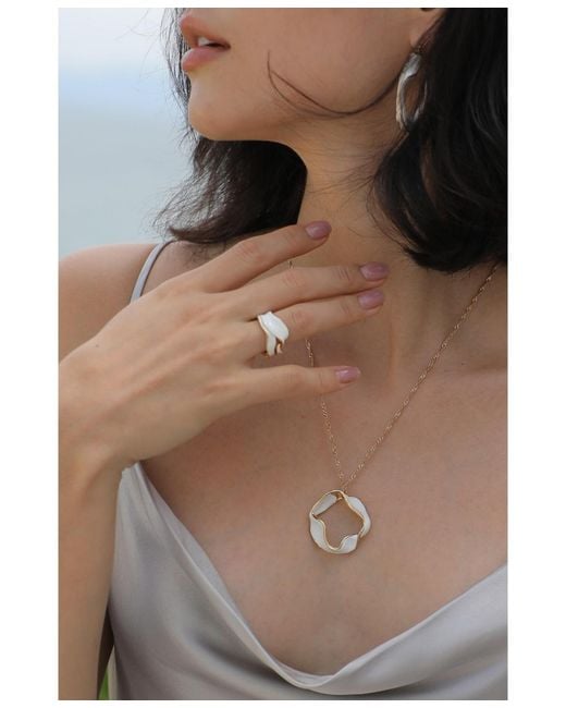 Retro Chic Metallic Breeze Ring