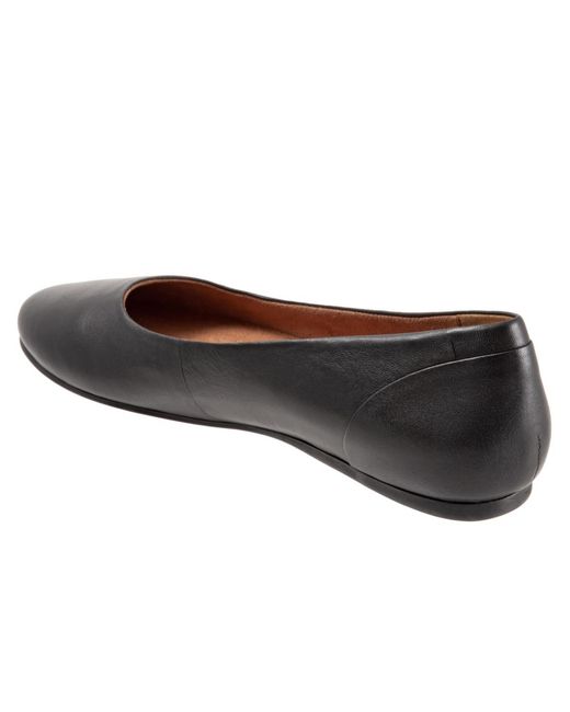 Softwalk® Black Shiraz Flat