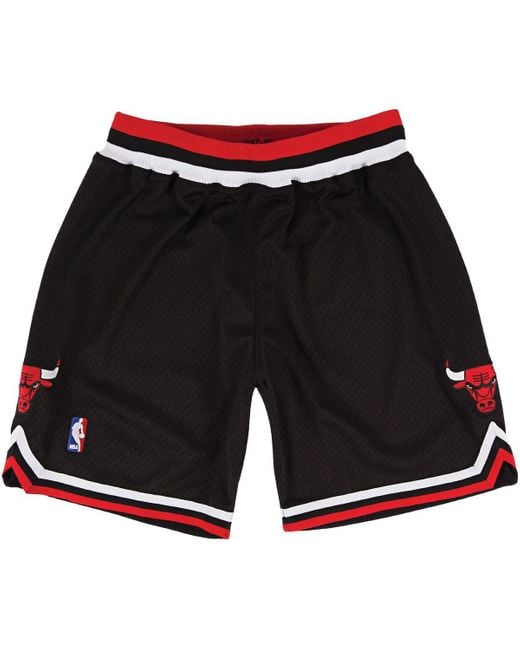 Mitchell Ness Chicago Bulls 1997 98 Hardwood Classics Swingman Shorts in Black for Men Lyst