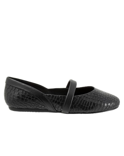 Softwalk® Black Samara Flat