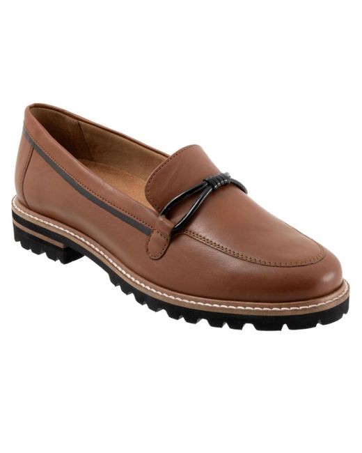 Trotters Brown Fiora Flat