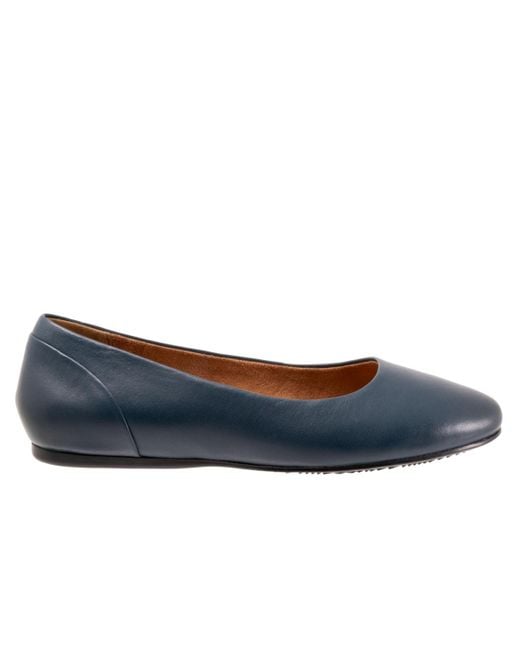 Softwalk® Black Shiraz Flat