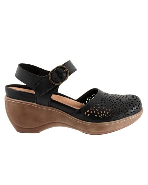 Softwalk® Black Mabelle Perf Clog