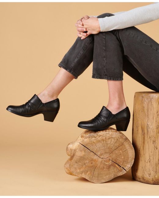 Clarks 2024 short booties