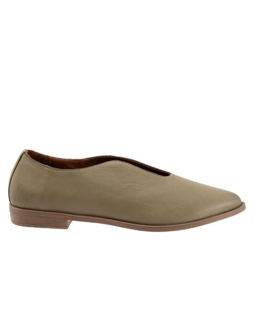 BUENO Brown Berkley Flat